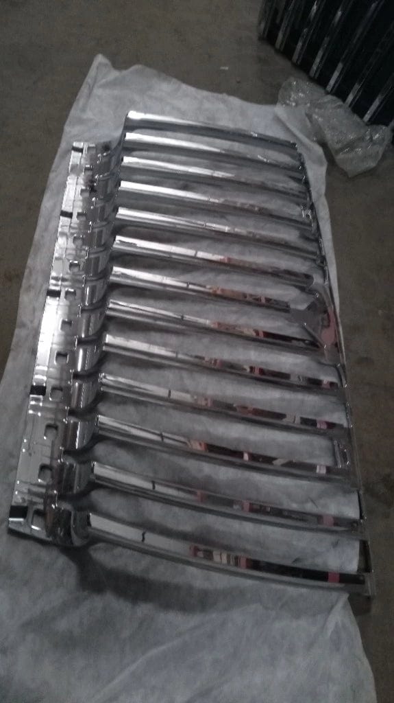 3613679C92 | Genuine International Grille Chrome HV
