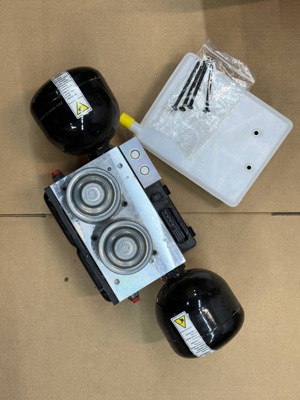 3677336C97 | Genuine Wabco Hydraulic Power Brake Assy w/ ECU 8 Coil for Ford F750 4X2