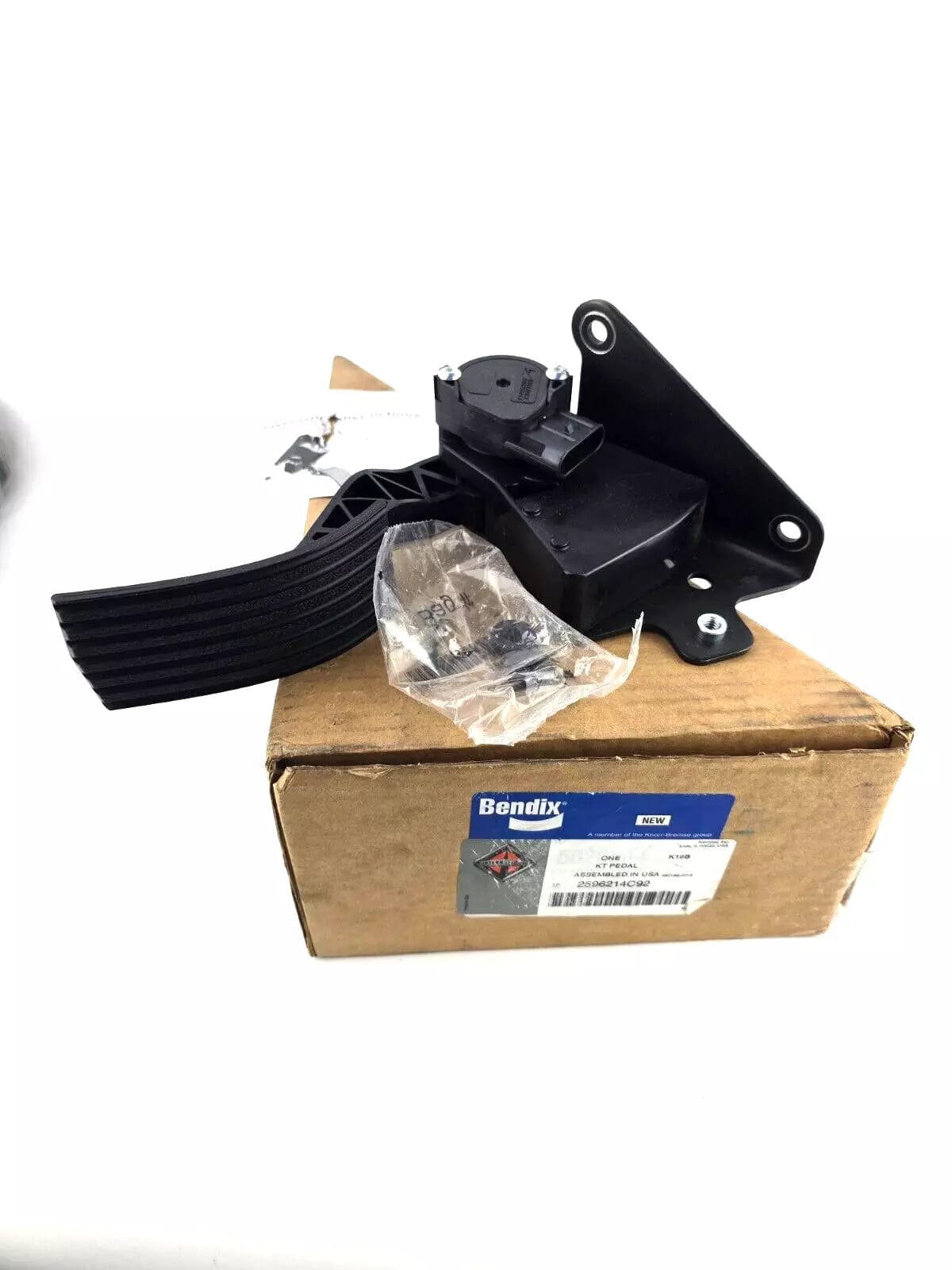 2596214C92 | Genuine International Accelerator Pedal Assembly