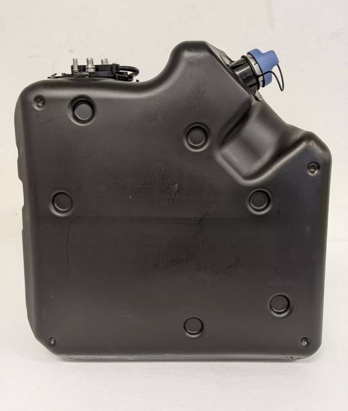 A04-35189-002 | Genuine Freightliner 13-Gallon Diesel Exhaust Fluid Tank With Def Header
